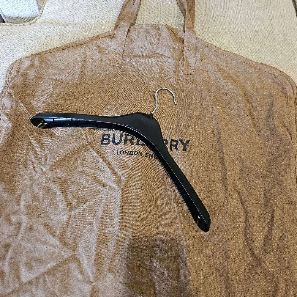 Authentic Burberry jacket cover - Picture 4 of 15